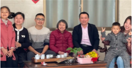 暖暖祝福｜鸿运国际工会走亲访友，向员工家属拜年啦！