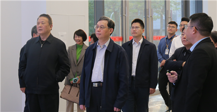 中国法学会副会长、最高法院咨询委员会副主任、最高法院原副院长姜伟一行莅临鸿运国际集团调研指导