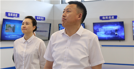 黑龙江省大庆市萨尔图区委副书记、区长权占峰一行莅临鸿运国际集团考察指导